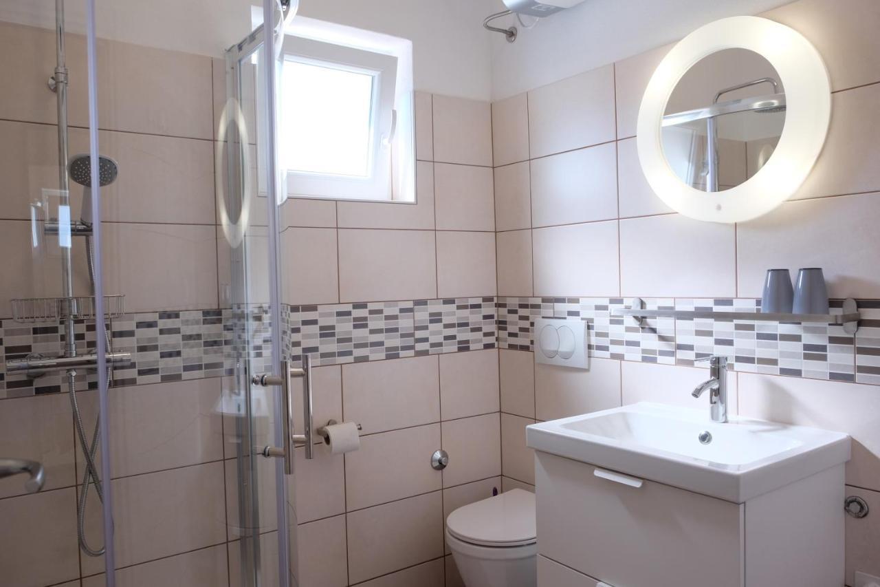 Apartmani Mojca Selce Exteriör bild