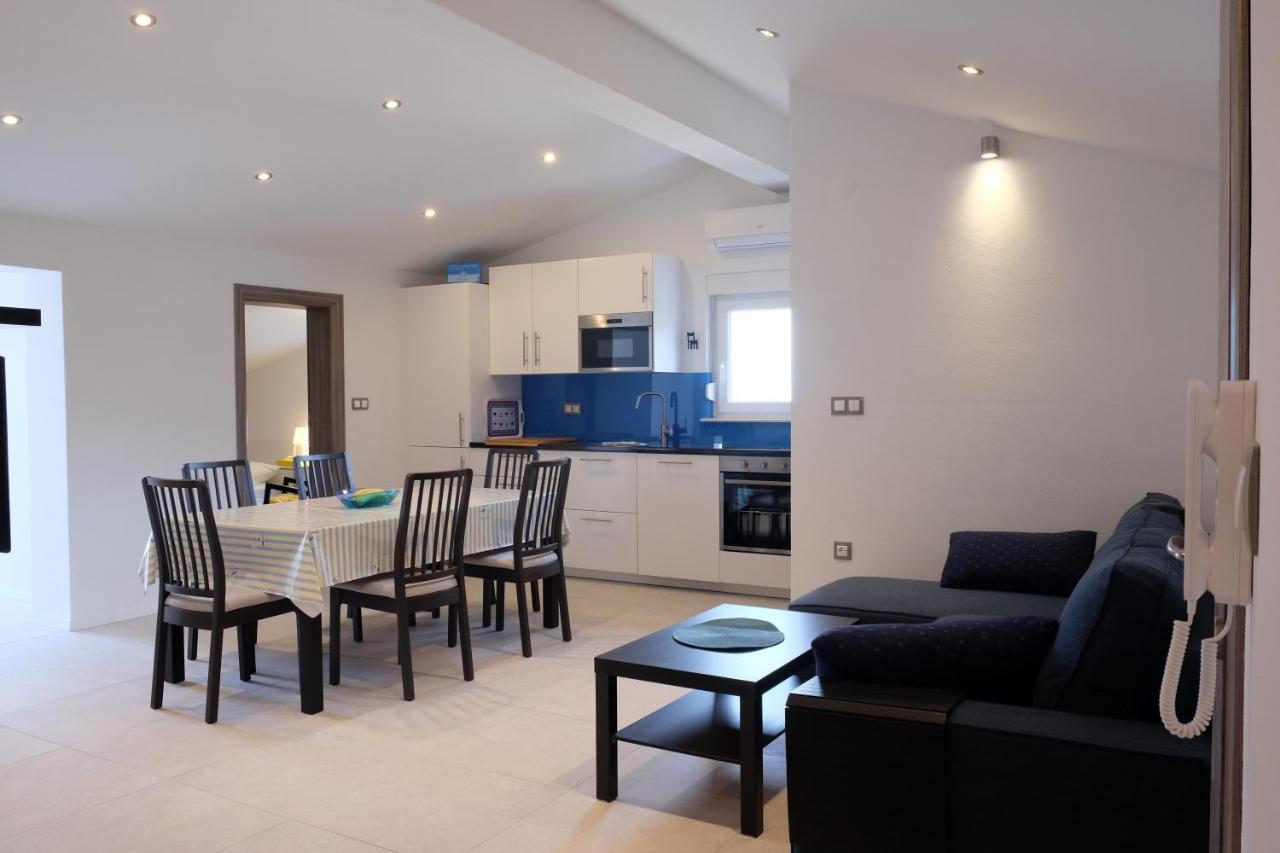 Apartmani Mojca Selce Exteriör bild