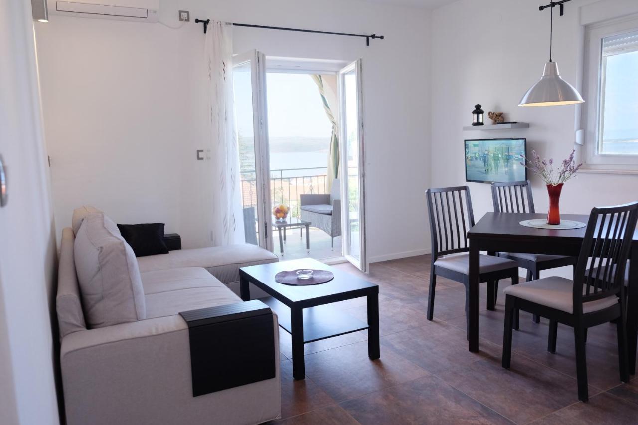 Apartmani Mojca Selce Exteriör bild